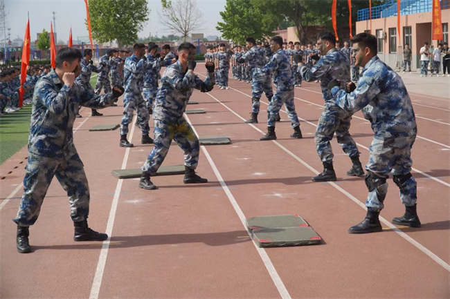 威廉体育williamhill隆重举行“国防后备营”成立暨授旗仪式