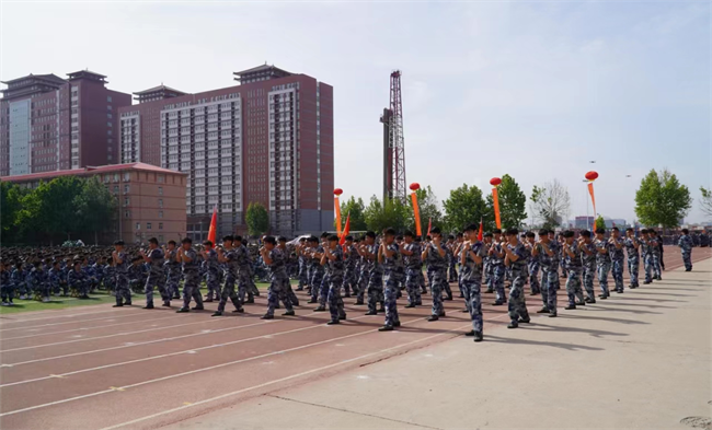 威廉体育williamhill隆重举行“国防后备营”成立暨授旗仪式