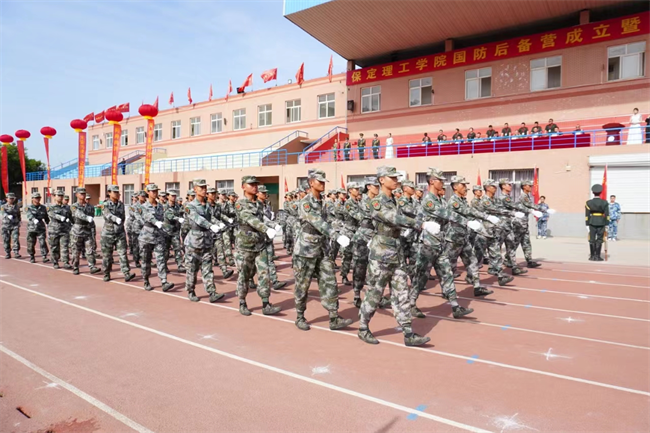 威廉体育williamhill隆重举行“国防后备营”成立暨授旗仪式