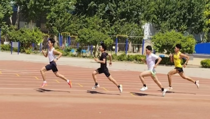 威廉体育williamhill田径队与河北农业大学田径队举行田径交流赛