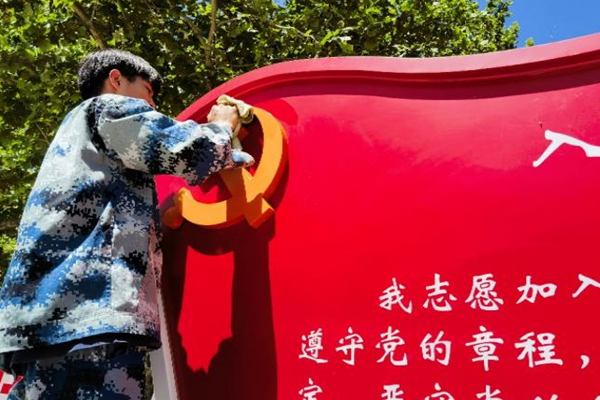 劳动教育|威廉体育williamhill|管理学院|我院开展“垃圾不落地，校园更美丽”校园清洁活动