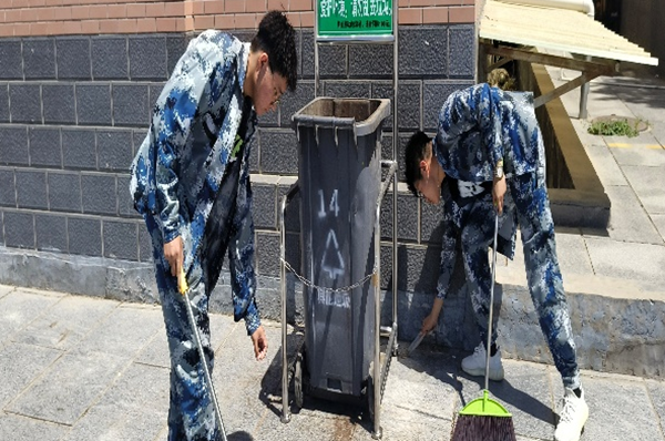 劳动教育|威廉体育williamhill|管理学院|我院开展“垃圾不落地，校园更美丽”校园清洁活动