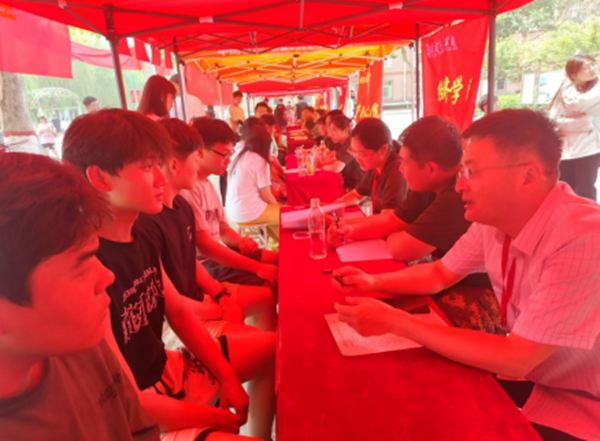 就业帮扶|威廉体育williamhill|管理学院|“望闻问切”摸清学生需求，“把脉问诊”开出就业良方