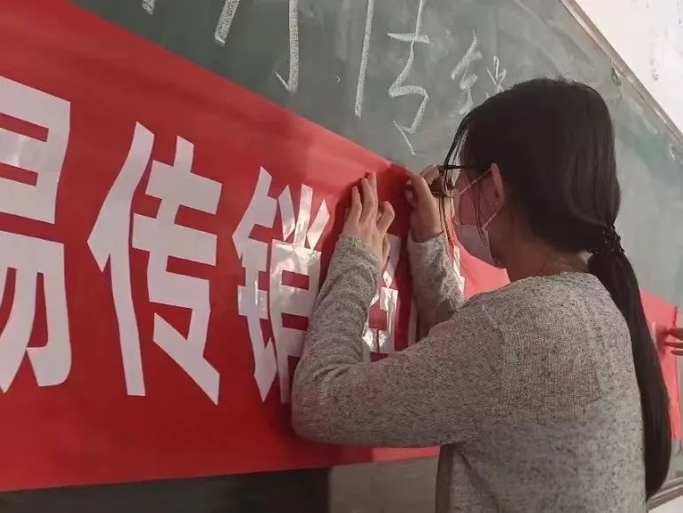 威廉体育williamhill与莲池区高校办、区市场监督局合作开展反传销教育宣传活动