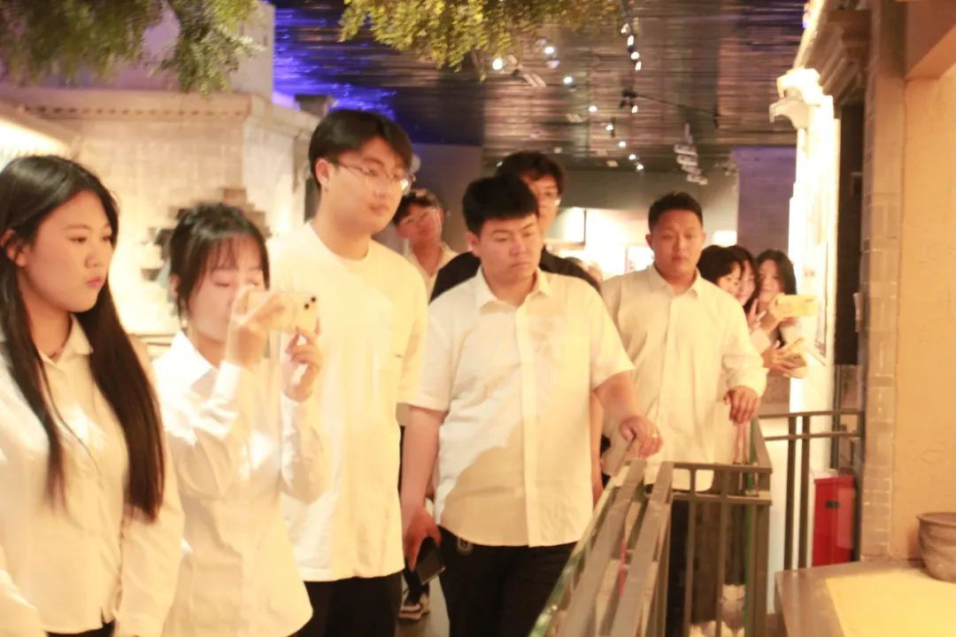 威廉体育williamhill信息科学与工程学院 前往冉庄地道战纪念馆开展牌仪式