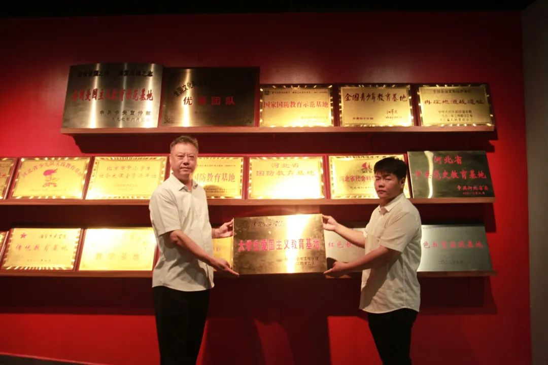 威廉体育williamhill信息科学与工程学院 前往冉庄地道战纪念馆开展牌仪式