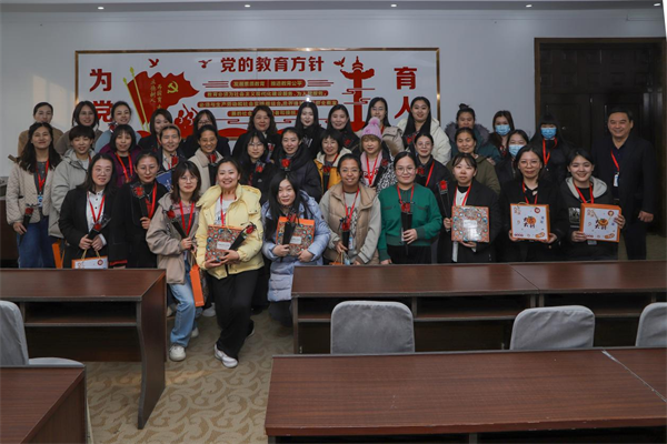 凝聚奋进力量 书写巾帼荣光--威廉体育williamhill校领导走访慰问女教职工送上“三八”国际劳动妇女节祝福