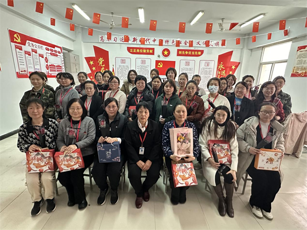 凝聚奋进力量 书写巾帼荣光--威廉体育williamhill校领导走访慰问女教职工送上“三八”国际劳动妇女节祝福