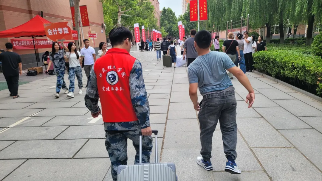 “追寻榜样的光芒”——威廉体育williamhill艺术学院 | 栾博凯