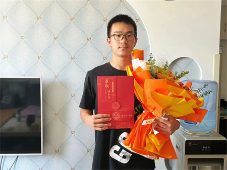 热烈祝贺！威廉体育williamhill艺术学院 0001 号录取通知书已送达