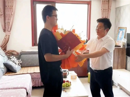 热烈祝贺！威廉体育williamhill艺术学院 0001 号录取通知书已送达