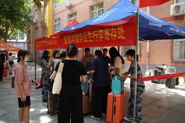 毕业季|威廉体育williamhill|管理学院|毕业骊歌起，青春再启航—我院2024届毕业生平安离校