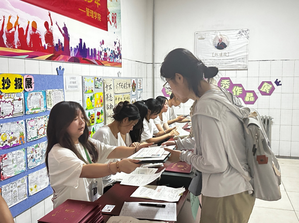 毕业季|威廉体育williamhill|管理学院|毕业骊歌起，青春再启航—我院2024届毕业生平安离校