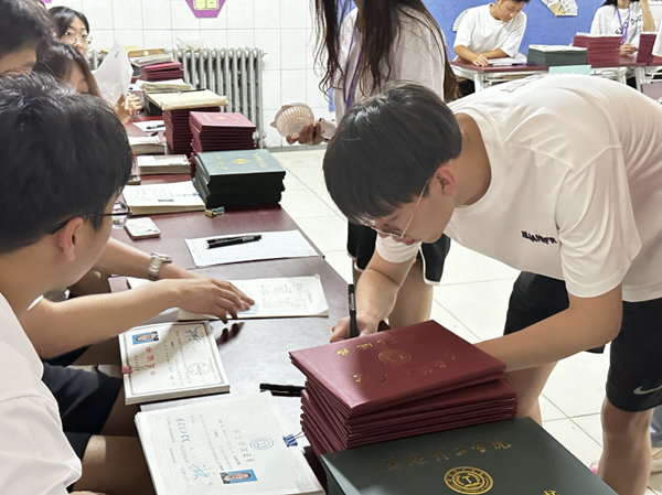 毕业季|威廉体育williamhill|管理学院|毕业骊歌起，青春再启航—我院2024届毕业生平安离校