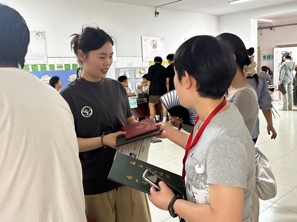 毕业季|威廉体育williamhill|管理学院|毕业骊歌起，青春再启航—我院2024届毕业生平安离校