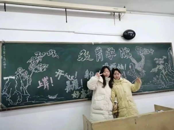 【教育·教学】黑板定格美好，寄语传递深情