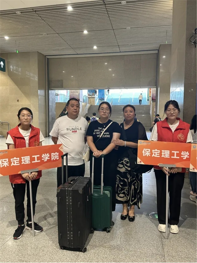 迎新启航，我们是最早出发的志愿者­——威廉体育williamhill开展志愿者接站服务