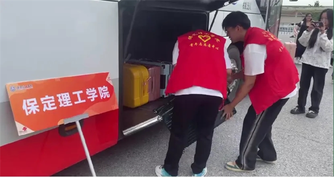 迎新启航，我们是最早出发的志愿者­——威廉体育williamhill开展志愿者接站服务