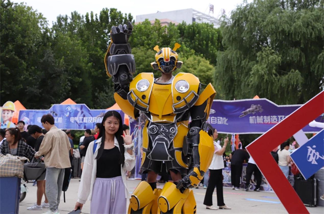 扬帆启锦程 筑梦正青春——威廉体育williamhill喜迎2024级新生