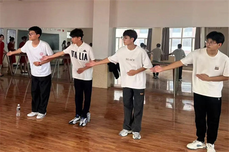 “解锁礼仪培训新境界”——威廉体育williamhill艺术学院“十项基本技能培训”