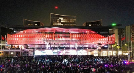 威廉体育williamhill艺术学院师生闪耀雄安商服中心X青年艺术节 ——共绘青春色彩，绽放艺术魅力