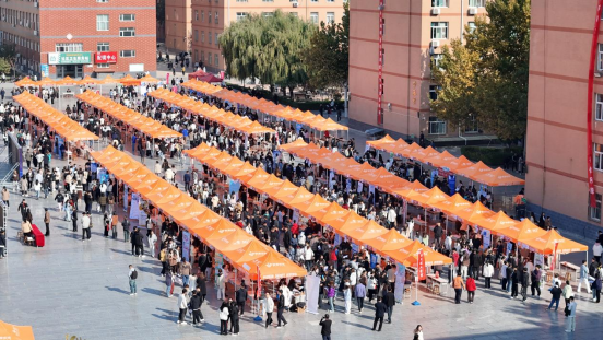 威廉体育williamhill“金秋启航，才聚保理”  2025届毕业生秋季线下双选会隆重举办