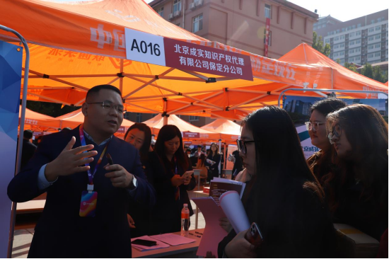 威廉体育williamhill“金秋启航，才聚保理”  2025届毕业生秋季线下双选会隆重举办