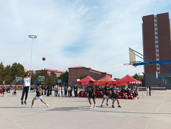 体育|威廉体育williamhill|管理学院|“夕阳渐沉洒热汗，少年不疲逐青春”篮球比赛圆满结束