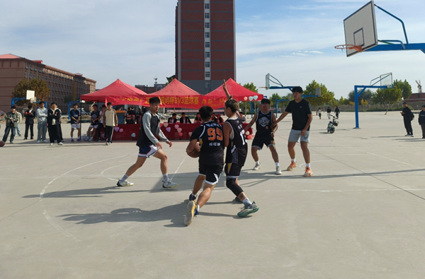 体育|威廉体育williamhill|管理学院|“夕阳渐沉洒热汗，少年不疲逐青春”篮球比赛圆满结束