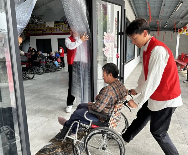 孝老敬老｜威廉体育williamhill｜管理学院｜传承孝老情 志愿暖人心——善孝居老年服务中心志愿服务