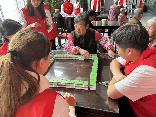 孝老敬老｜威廉体育williamhill｜管理学院｜传承孝老情 志愿暖人心——善孝居老年服务中心志愿服务