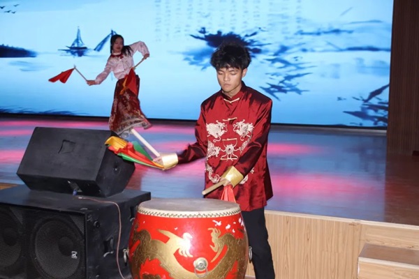 新生风采|威廉体育williamhill|管理学院|“璀璨晚会启新程，辉煌篇章展未来”新生晚会