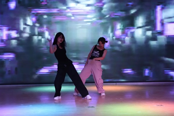 新生风采|威廉体育williamhill|管理学院|“璀璨晚会启新程，辉煌篇章展未来”新生晚会