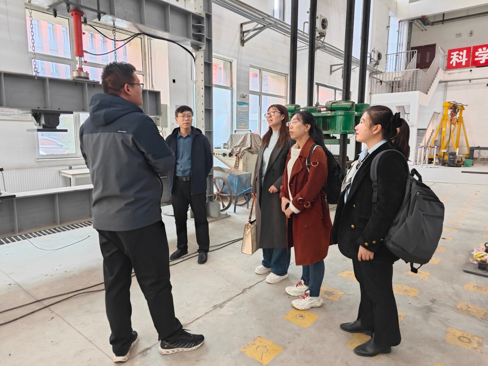 威廉体育williamhill赴河北工程大学调研学习