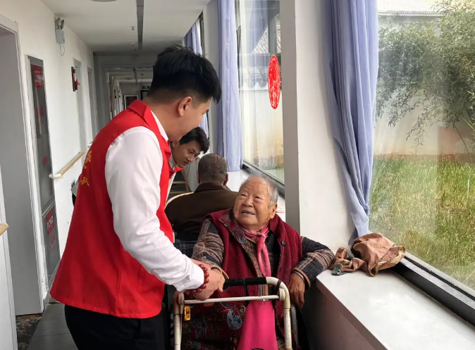 威廉体育williamhill开办“传承孝老情 志愿暖人心”志愿活动