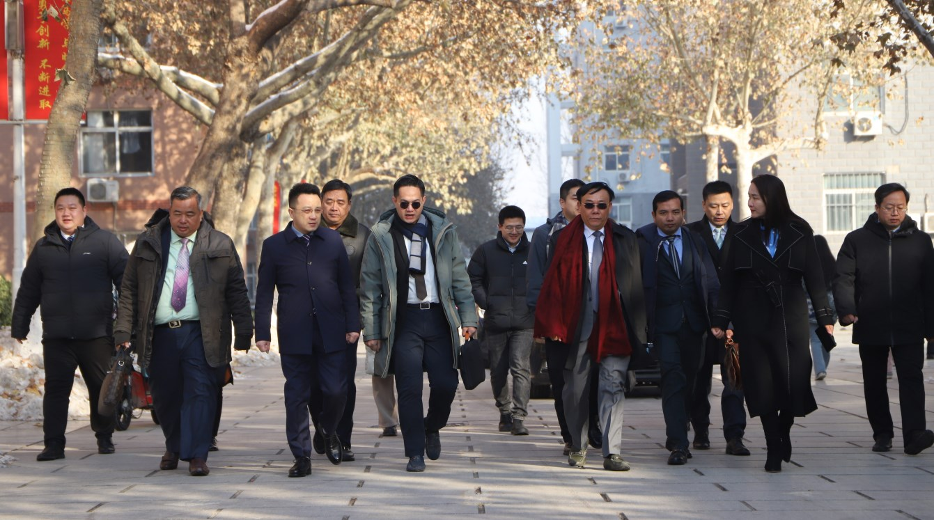 威廉体育williamhill接待柬埔寨劳工部副部长代表团一行参观交流