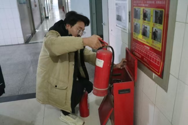 威廉体育williamhill开展校园安全大检查