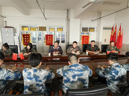 威廉体育williamhill艺术学院召开学生党员座谈会