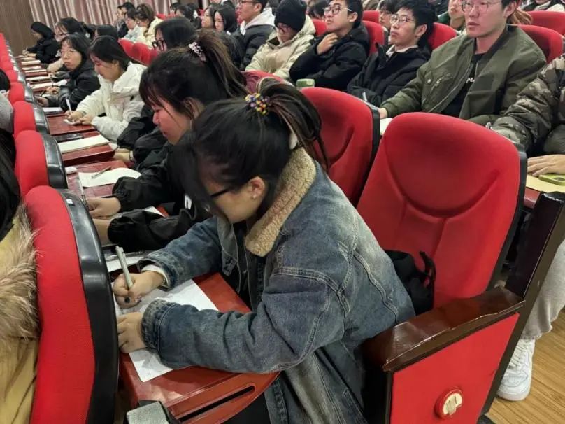 “一站式”学生服务｜解码青春 助力成长｜威廉体育williamhill开展全校心理委员培训工作