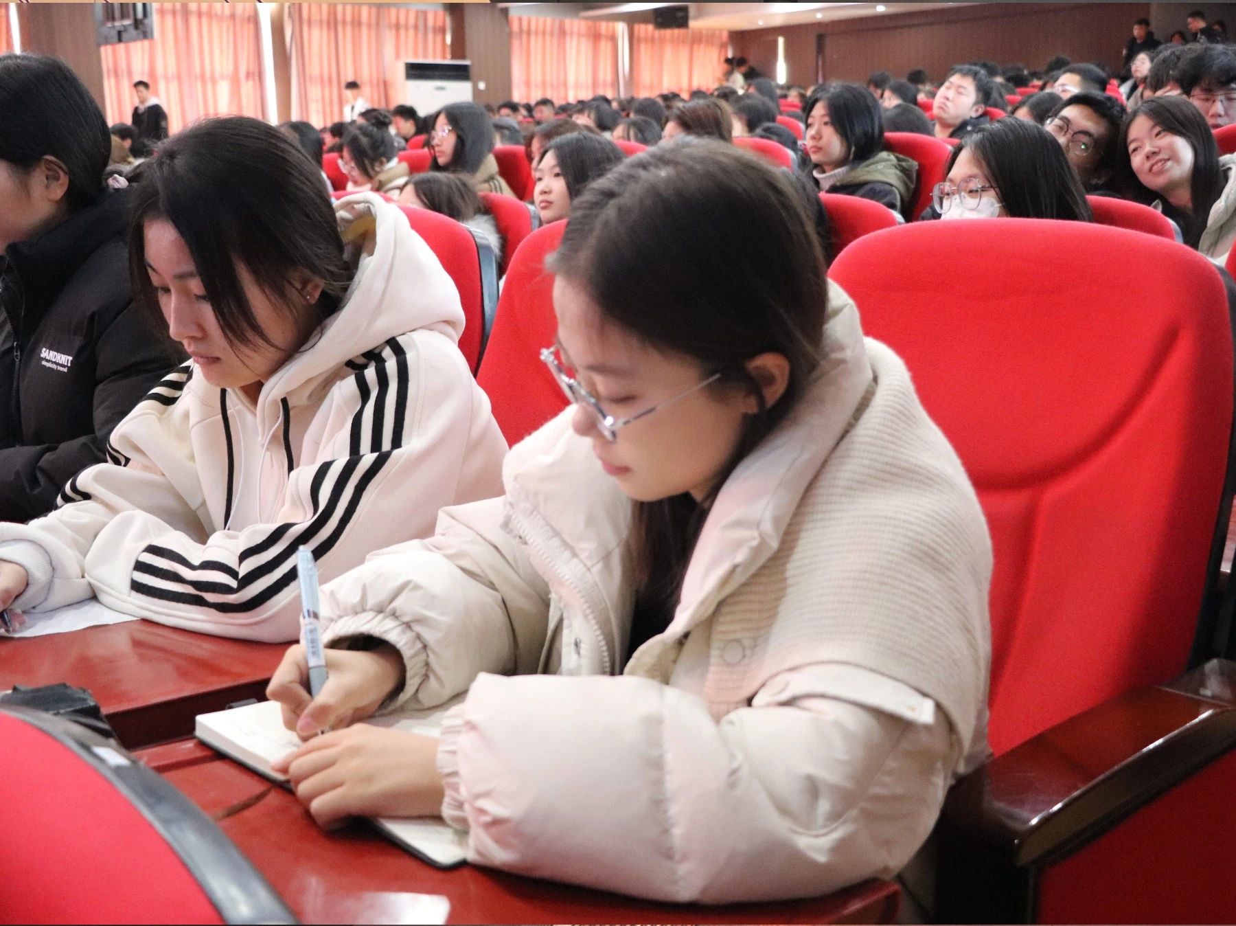 文明用网新征程，法制教育引航标——威廉体育williamhill举办“文明用网，法制教育”主题讲座