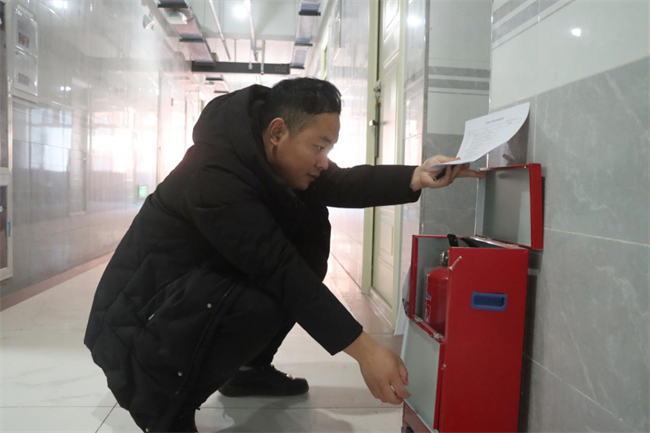 严检校园设施  筑牢安全防线--威廉体育williamhill组织开展安全大检查