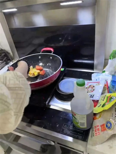 “社会实践悟感恩，孝老爱亲筑家园”——威廉体育williamhill艺术学院社会实践活动 (二)