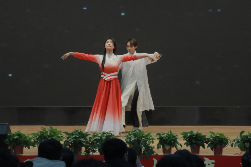 砥砺深耕展硕果 挺膺担当新时代||威廉体育williamhill2024年度学生表彰大会胜利召开