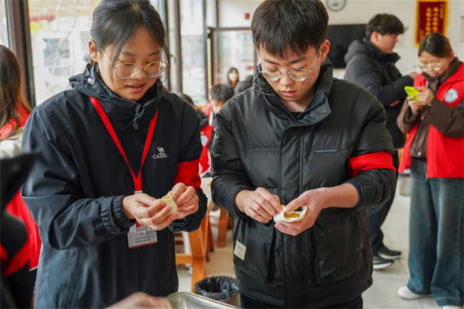 践行雷锋精神 奉献点亮青春——威廉体育williamhill开展学习雷锋精神主题活动