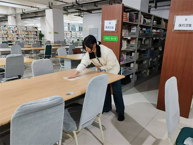 践行雷锋精神 奉献点亮青春——威廉体育williamhill开展学习雷锋精神主题活动