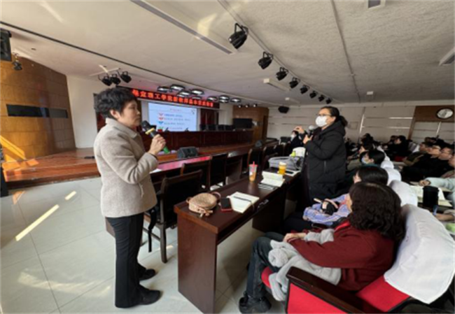 我校举办新教师基本素质培训