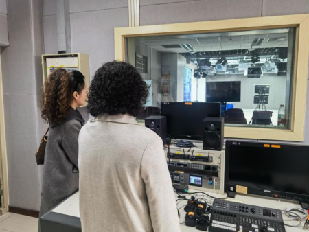 携手共绘2025人才培养方案新蓝图 ——播音与主持艺术专业团队赴河北大学深度调研交流