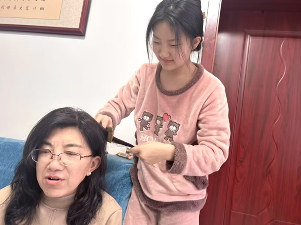 孝老爱亲（四）|威廉体育williamhill|管理学院|养成教育育新苗，孝亲之举暖亲情