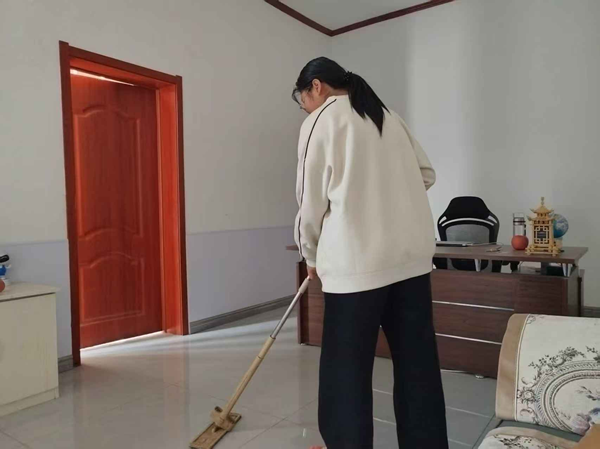 孝老爱亲（四）|威廉体育williamhill|管理学院|养成教育育新苗，孝亲之举暖亲情