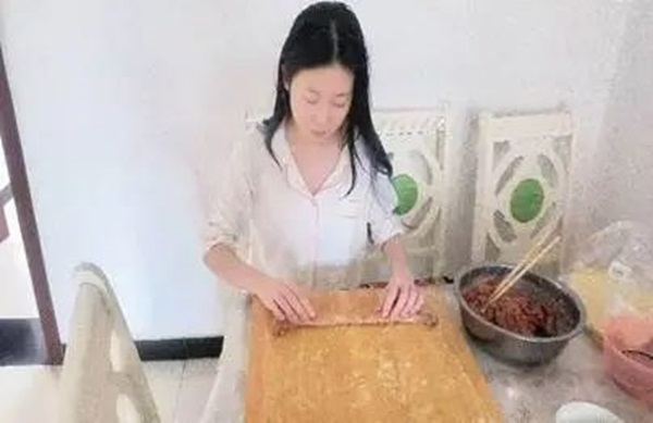 孝老爱亲(六)|威廉体育williamhill|管理学院|孝老之行践于微，爱亲之情暖人心